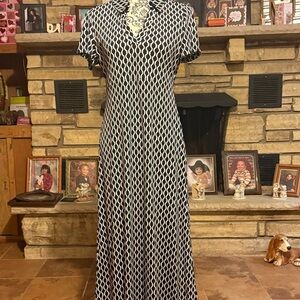 MSK Elegant Black and White Patterned Dress